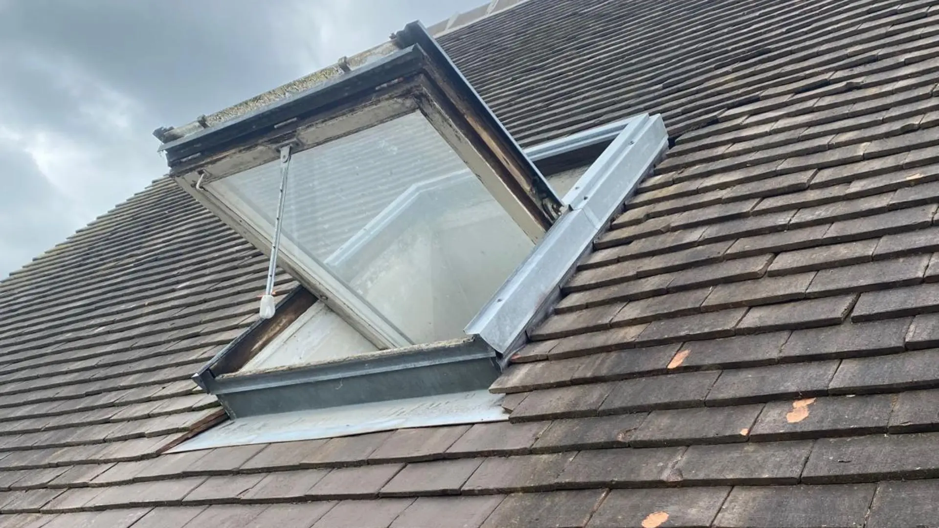 Pose de fenêtre de toit Velux à Caen